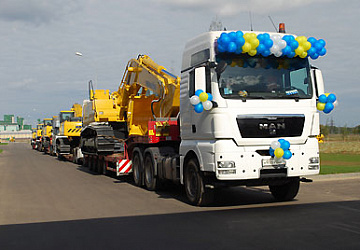 Торжественная отгрузка первых гидравлических экскаваторов Komatsu сборки завода ООО «Комацу Мэнуфэкчуринг Рус» на 1000-летие города Ярославль.