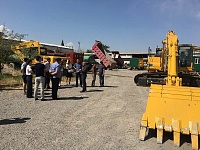 Первая презентация гусеничного экскаватора Komatsu PC300-8 состоялась в Бишкеке 6 августа.